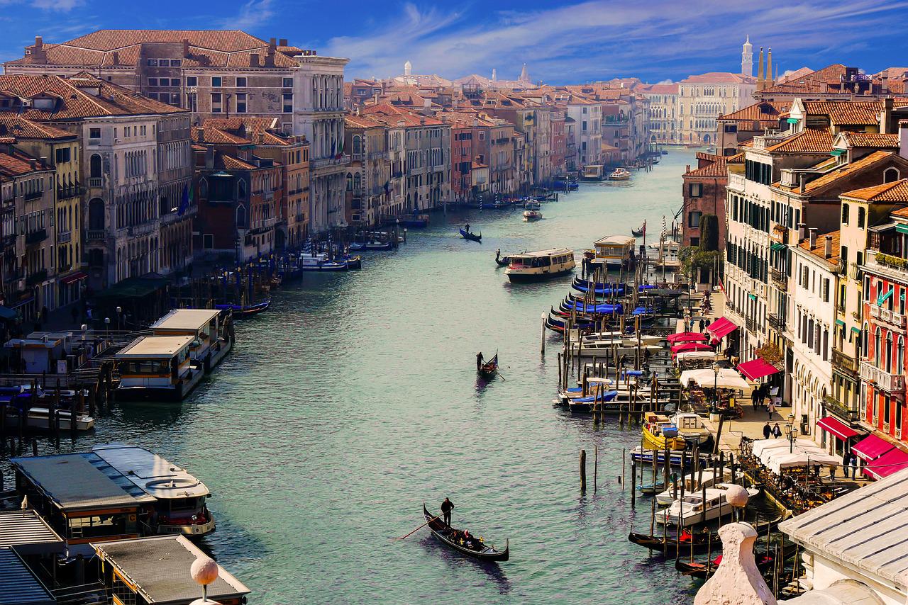 イタリア